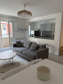 
                                                                                        Location
                                                                                         T3 meublé 67m² rénové Wilson/République Balcon/Box
