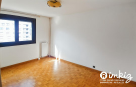 
                                                                                        Vente
                                                                                         T3 possible T4 de 80m² avec balcon