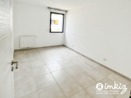 
                                                                                        Vente
                                                                                         T3 récent avec extérieur de 71m2