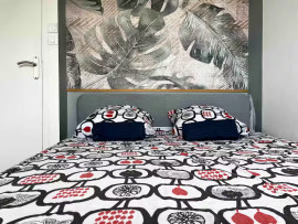 
                                                                                        Vente
                                                                                         T3 rénové, 6e étage, vue montagnes