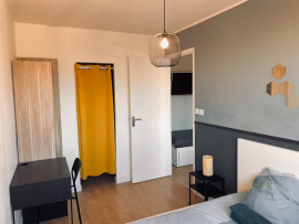 
                                                                                        Vente
                                                                                         T3 rénové, 6e étage, vue montagnes