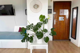 
                                                                                        Vente
                                                                                         T3 rénové, 6e étage, vue montagnes