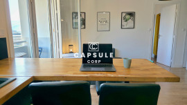 
                                                                                        Vente
                                                                                         T3 rénové, 6e étage, vue montagnes