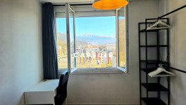 
                                                                                        Vente
                                                                                         T3 rénové, 6e étage, vue montagnes