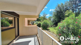 
                                                                                        Vente
                                                                                         T3 très calme lumineux garage  et parking