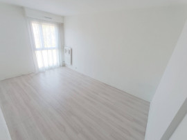 Vente
T4 à saisir avec parking et cave