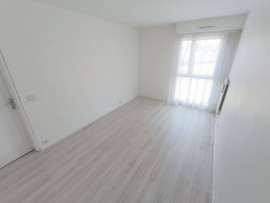 Vente
T4 à saisir avec parking et cave