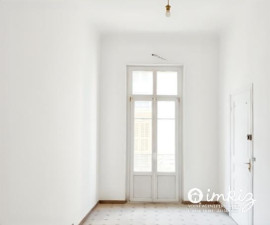 
                                                                                        Vente
                                                                                         T4 de 80 m² entièrement rénové