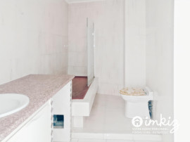 
                                                                                        Vente
                                                                                         T4 de 80 m² entièrement rénové
