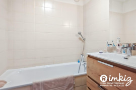 
                                                                                        Vente
                                                                                         T4 de 80m² avec balcon et garage