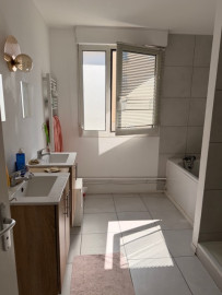
                                                                                        Vente
                                                                                         T4 DE 81m2 CENTRE GERLAND AVEC BALCON