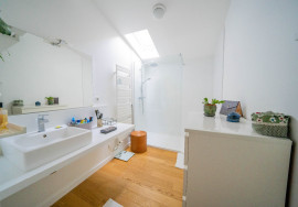 
                                                                                        Vente
                                                                                         T4 - JARDIN D'HIVER -CHARTRONS