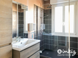 
                                                                                        Vente
                                                                                         T4 lumineux rénové avec vue sur la Cathédrale !