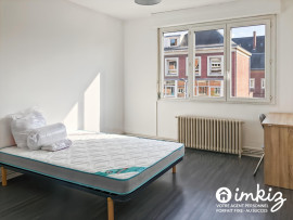 
                                                                                        Vente
                                                                                         T4 lumineux rénové avec vue sur la Cathédrale !