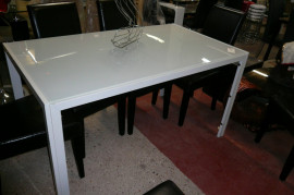 
                                                                        Meuble
                                                                         Table blanche neuve