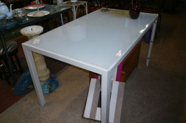 
                                                                        Meuble
                                                                         Table blanche neuve, promotion