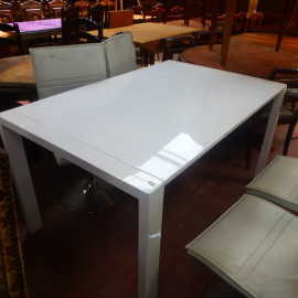 
                                                                        Meuble
                                                                         Table blanche neuve, promotion