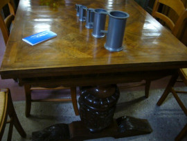 
                                                                                        Meuble
                                                                                         Table bois massif et 4 chaises, promotion