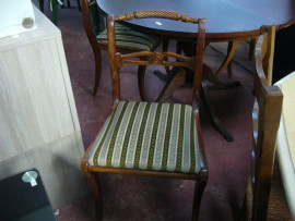 
                                                                                        Meuble
                                                                                         Table et 3 chaises, promotion