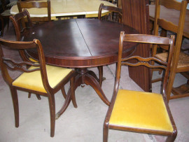 
                                                                        Meuble
                                                                         Table et 4 chaises, promotion