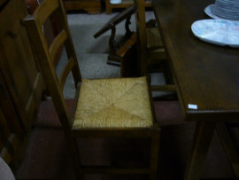 
                                                                                        Meuble
                                                                                         Table et 4 chaises, promotion