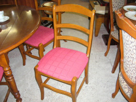 
                                                                                        Meuble
                                                                                         Table et 6 chaises en merisier