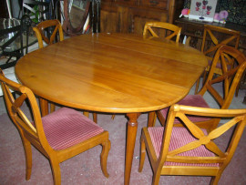 
                                                                                        Meuble
                                                                                         Table et 6 chaises en merisier, promotion