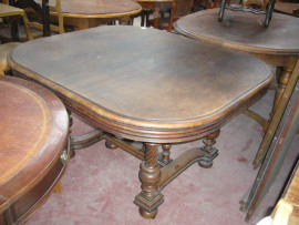 
                                                                        Meuble
                                                                         Table Henri II, promotion