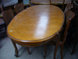 
                                                                        Meuble
                                                                         Table ovale en bois, promotion