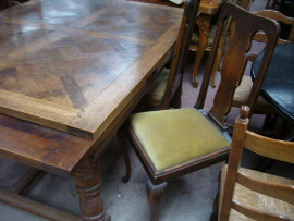 
                                                                                        Meuble
                                                                                         Table rectangulaire et 4 chaises, promotion
