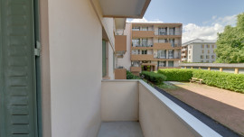 
                                                                                        Vente
                                                                                         TASSIN-LA-DEMI-LUNE – 56 m²  T3 avec balcons - rdc surélevé rénové 224 000€