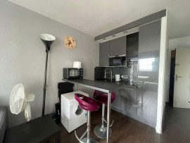 
                                                                                        Vente
                                                                                         Terrasse des Reflets, Courbevoie – Studio lumineux