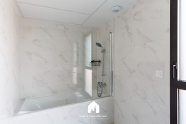 
                                                                                        Location
                                                                                         Terrasse Lacydon