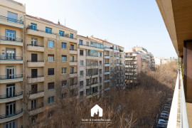 
                                                                                        Location
                                                                                         Terrasse Lacydon