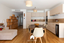 
                                                                                        Location
                                                                                         Terrasse Lacydon