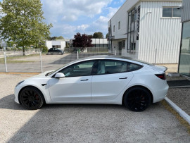 
                                                                                        Voiture
                                                                                         TESLA MODEL 3 Performance