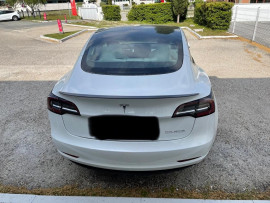 
                                                                                        Voiture
                                                                                         TESLA MODEL 3 Performance