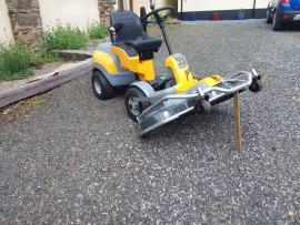 Jardinage
TONDEUSE AUTOPORTÉE STIGA PARK 4x4 de 125 cm
