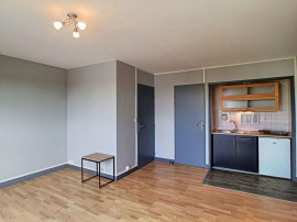 
                                                                                        Location
                                                                                         Tours grand studio lumineux refait à neuf