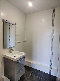 
                                                                                        Location
                                                                                         Tours grand studio lumineux refait à neuf