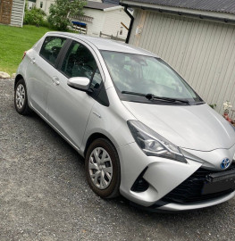 
                                                                                        Voiture
                                                                                         Toyota Yaris 1.5 Hybride e-CVT 100ch gris