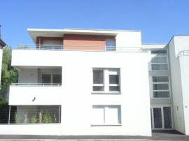 
                                                                                        Location
                                                                                         Très beau 2 pièces au deuxième et dernier étage