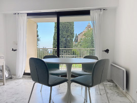 Location
Très beau 3 pièces meublé à Cimiez