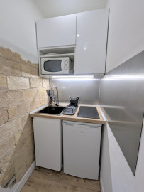 
                                                                                        Location
                                                                                         Très beau Studio meublé dans l'Ecusson