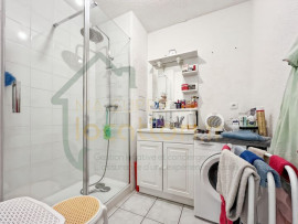 Vente
Très bel appartement T3 loué dans un immeuble sécurisé.