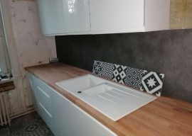 
                                                                                        Location
                                                                                         Très Grand 2 Pièces - immeuble bourgeois ancien