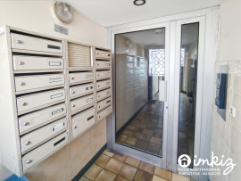 
                                                                                        Vente
                                                                                         Très grand studio avec mezzanine idéalement situé