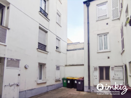 
                                                                                        Vente
                                                                                         Très grand studio avec mezzanine idéalement situé