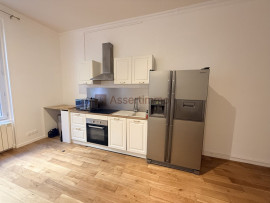 
                                                                                        Location
                                                                                         Très grand studio de 43 m² au calme