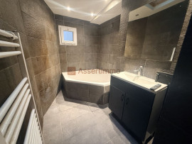 
                                                                                        Location
                                                                                         Très grand studio de 43 m² au calme